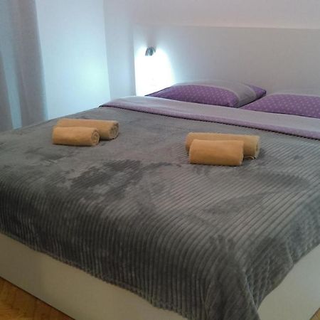 Apartman Borna Starigrad Paklenica Bagian luar foto