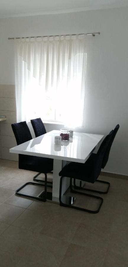 Apartman Borna Starigrad Paklenica Bagian luar foto